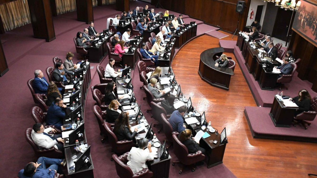Millones en el Tesoro pero nada para salud, educación e infraestructura.